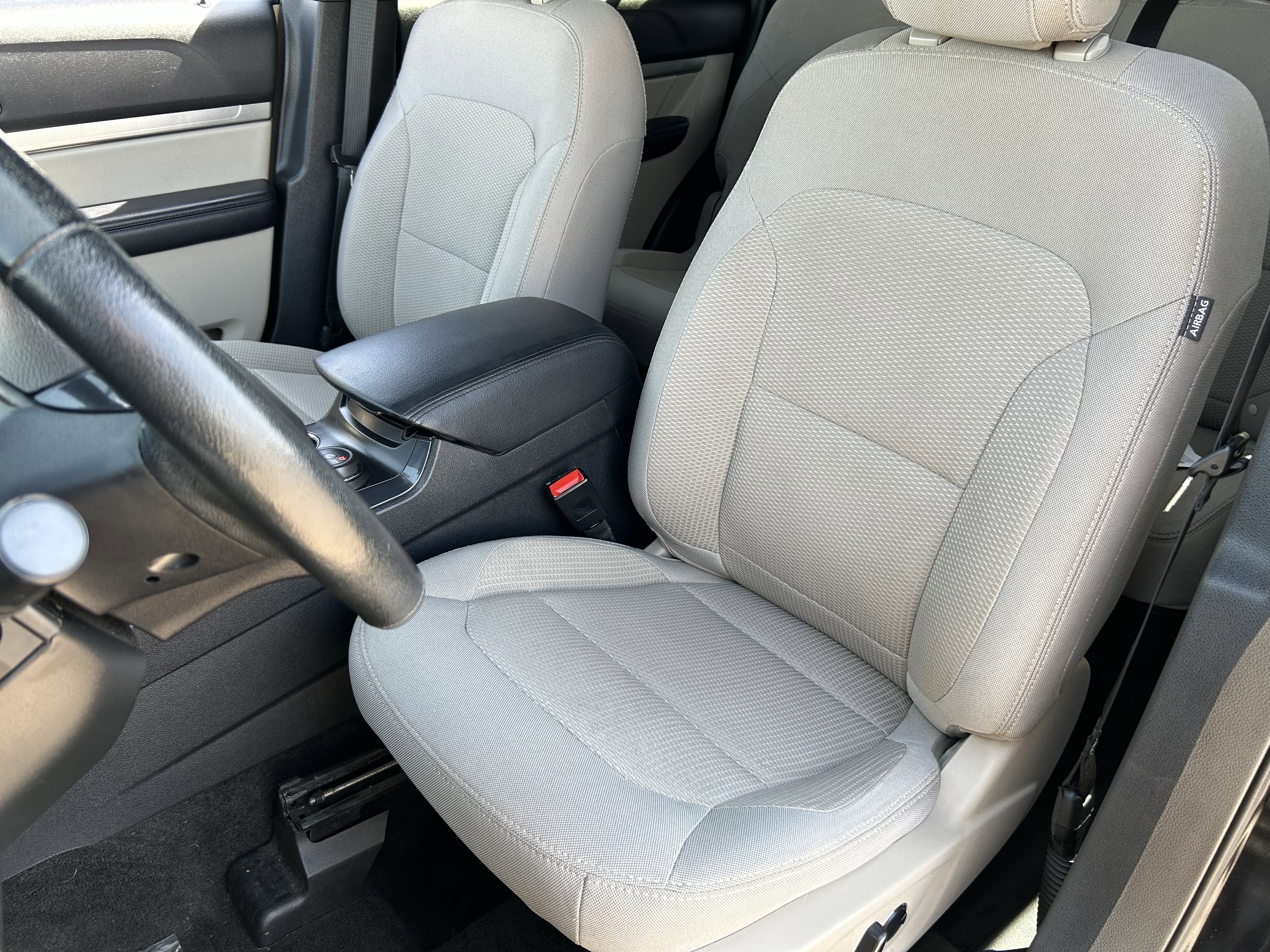 Used 2018 Ford Explorer XLT w/ Equipment Group 201A image 18