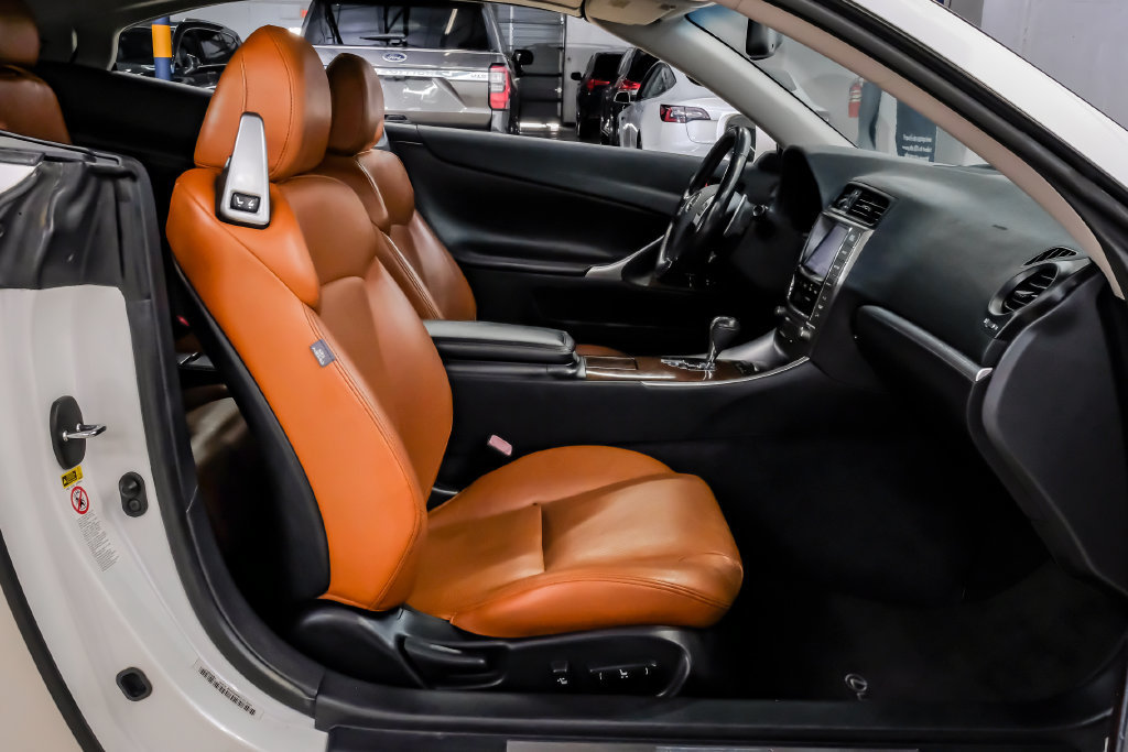 Used 2013 Lexus IS 250C w/ Luxury Pkg RWD image 47