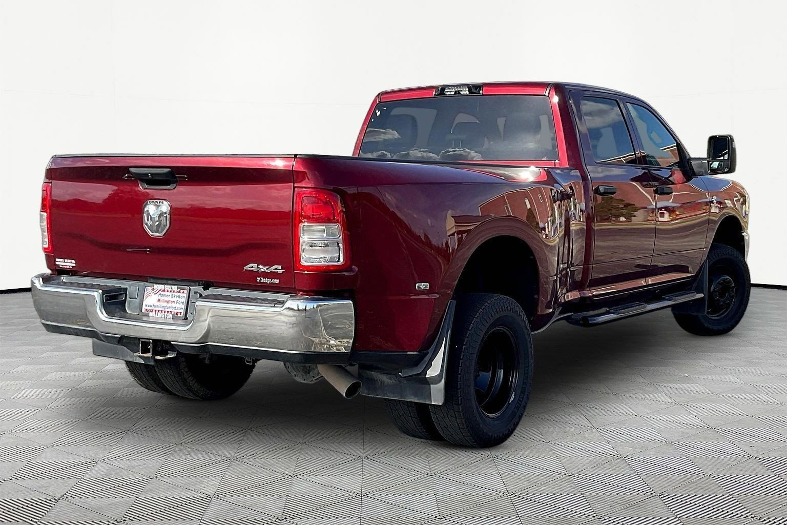 Used 2024 RAM 3500 Tradesman w/ Chrome Appearance Group image 11