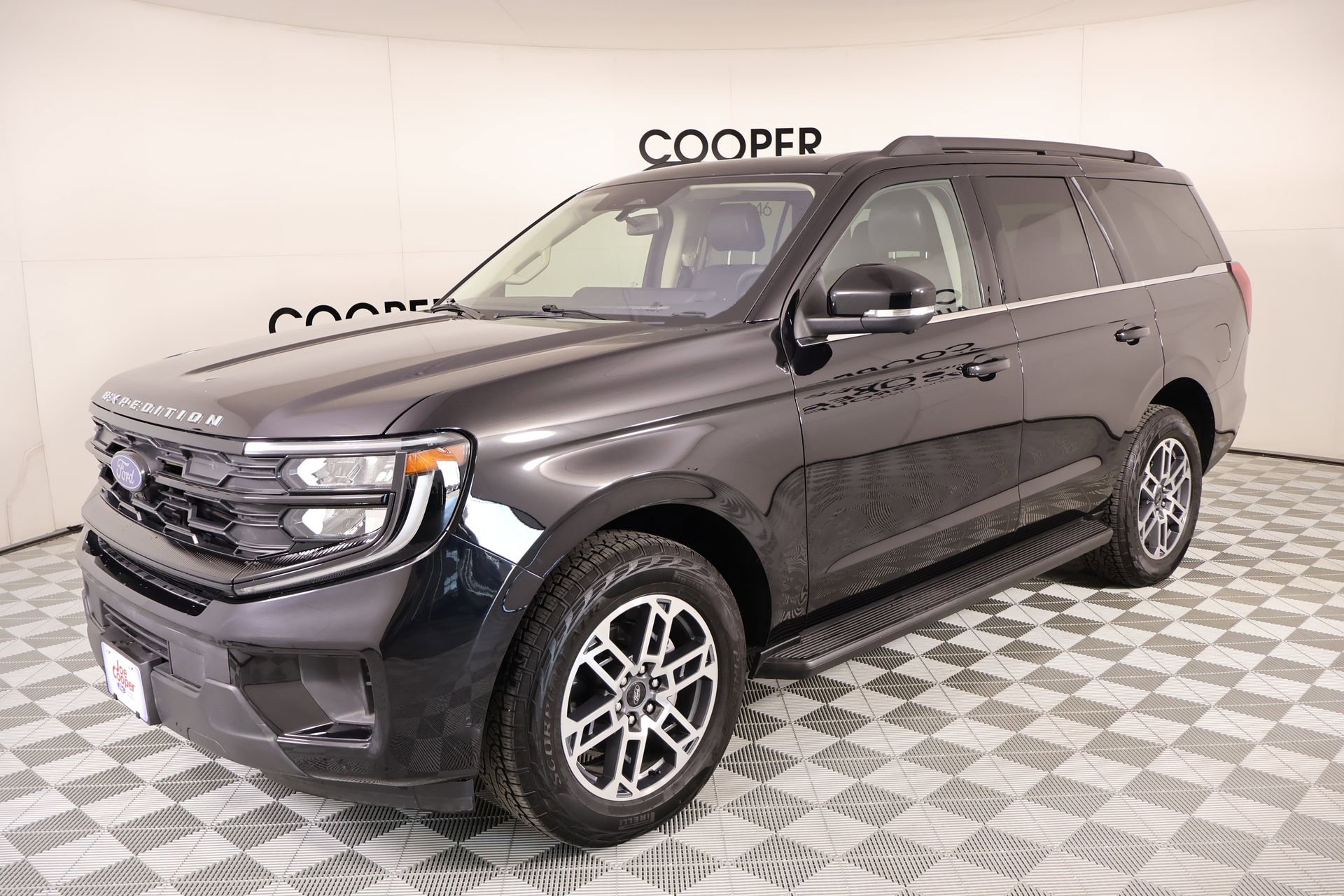 Used 2025 Ford Expedition Active image 10