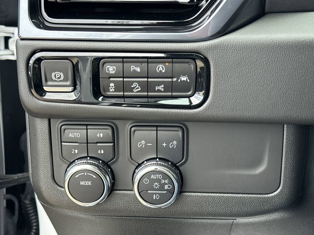 Used 2025 GMC Yukon XL AT4 w/ LPO, Floor Liner Package AWD/4WD image 22
