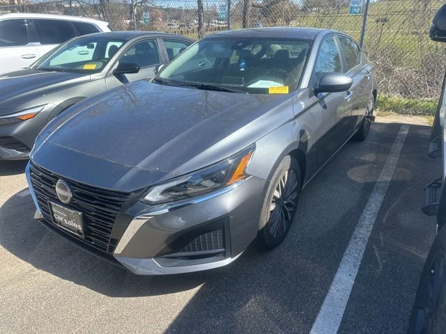 Used 2023 Nissan Altima 2.5 SV image 2