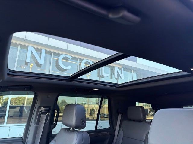 Used 2024 Chevrolet Tahoe LT w/ Luxury Package AWD/4WD image 11