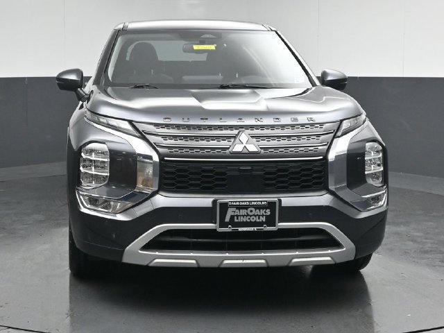 Used 2025 Mitsubishi Outlander SE AWD/4WD image 2