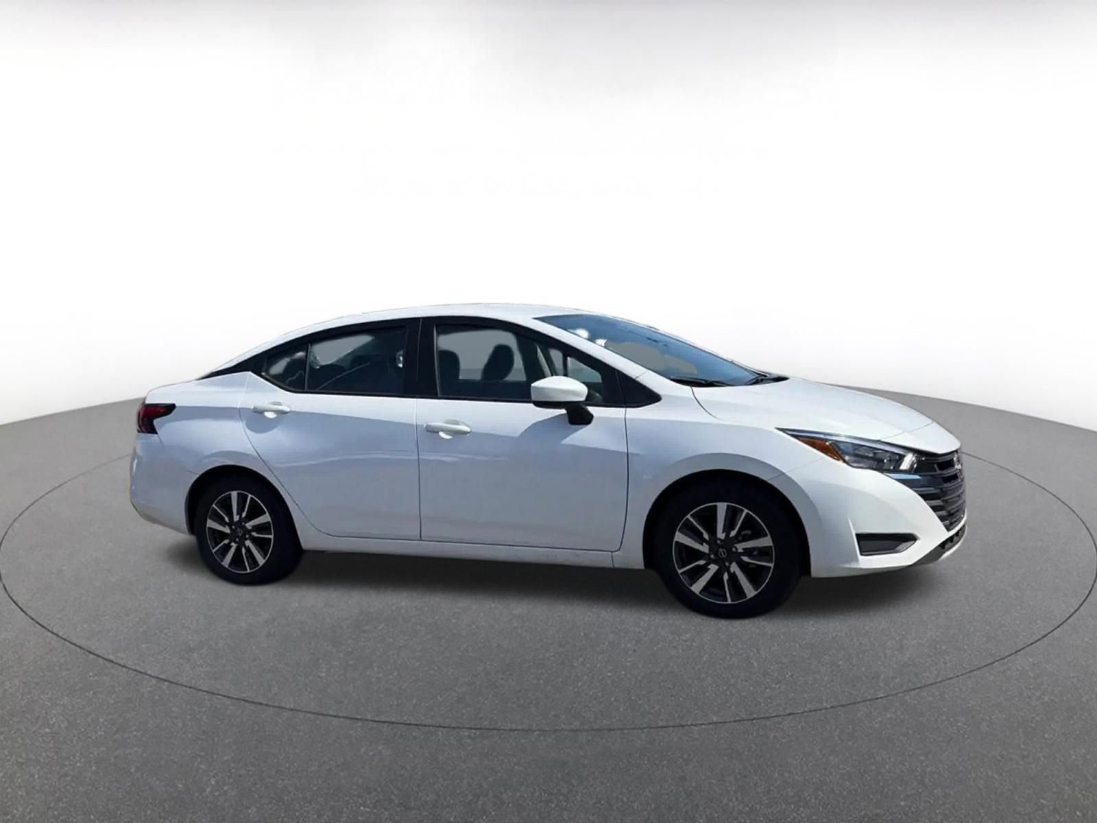 Used 2025 Nissan Versa SV image 2