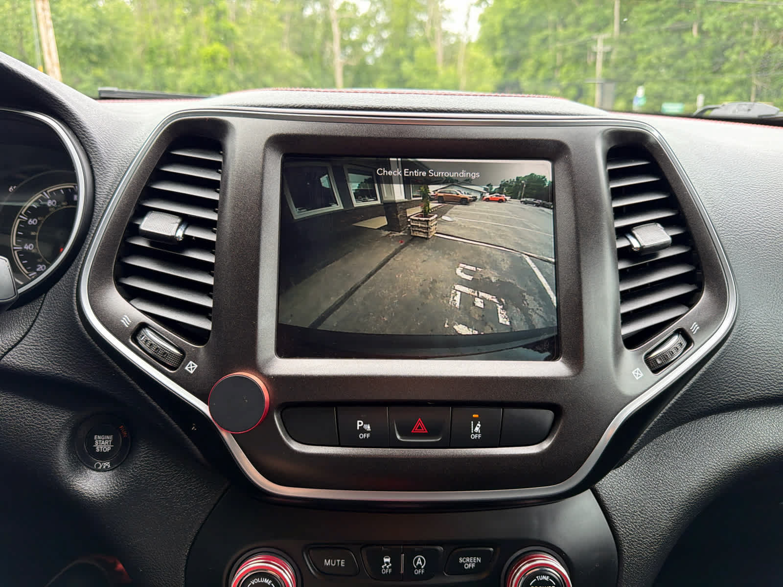 Used 2021 Jeep Cherokee Trailhawk w/ Sun, Sound & Nav Group AWD/4WD image 19