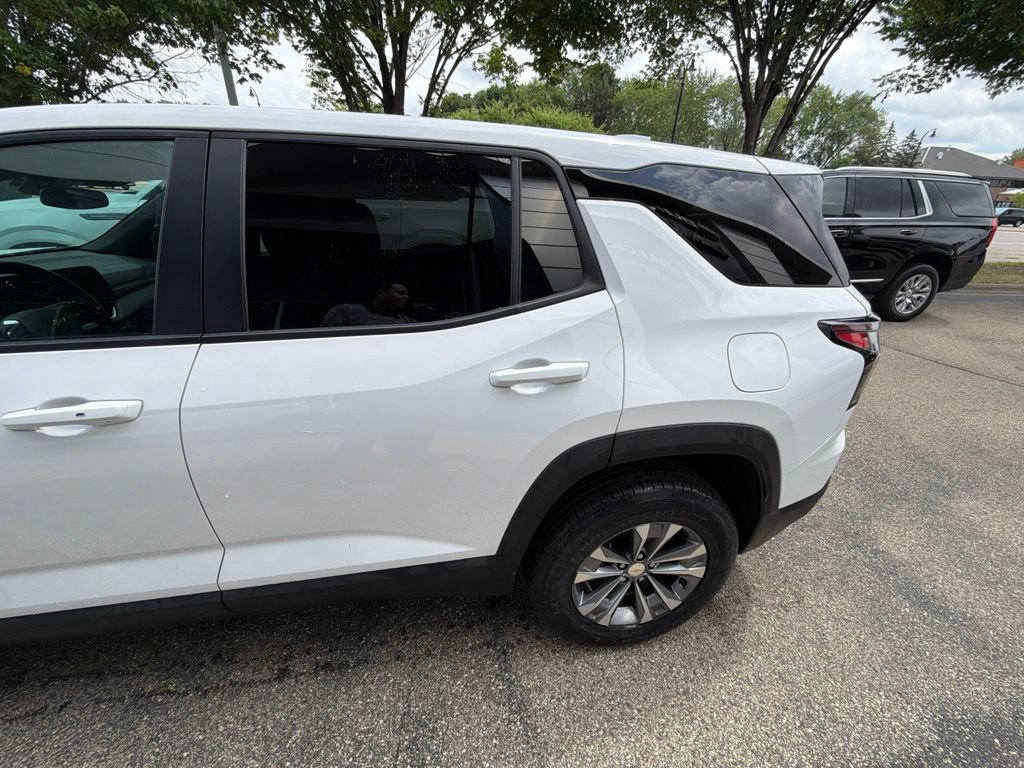 Used 2025 Chevrolet Equinox LT FWD image 3