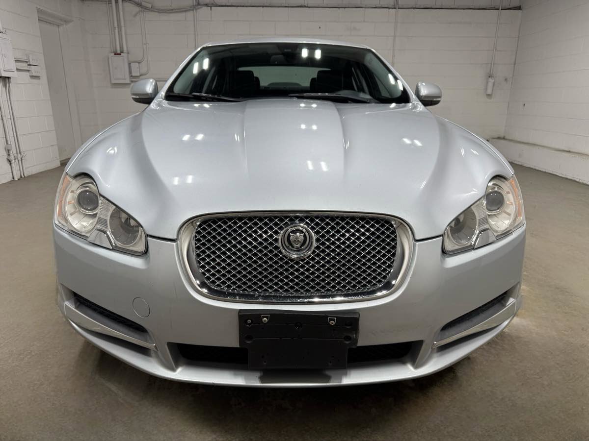Used 2010 Jaguar XF Luxury image 2