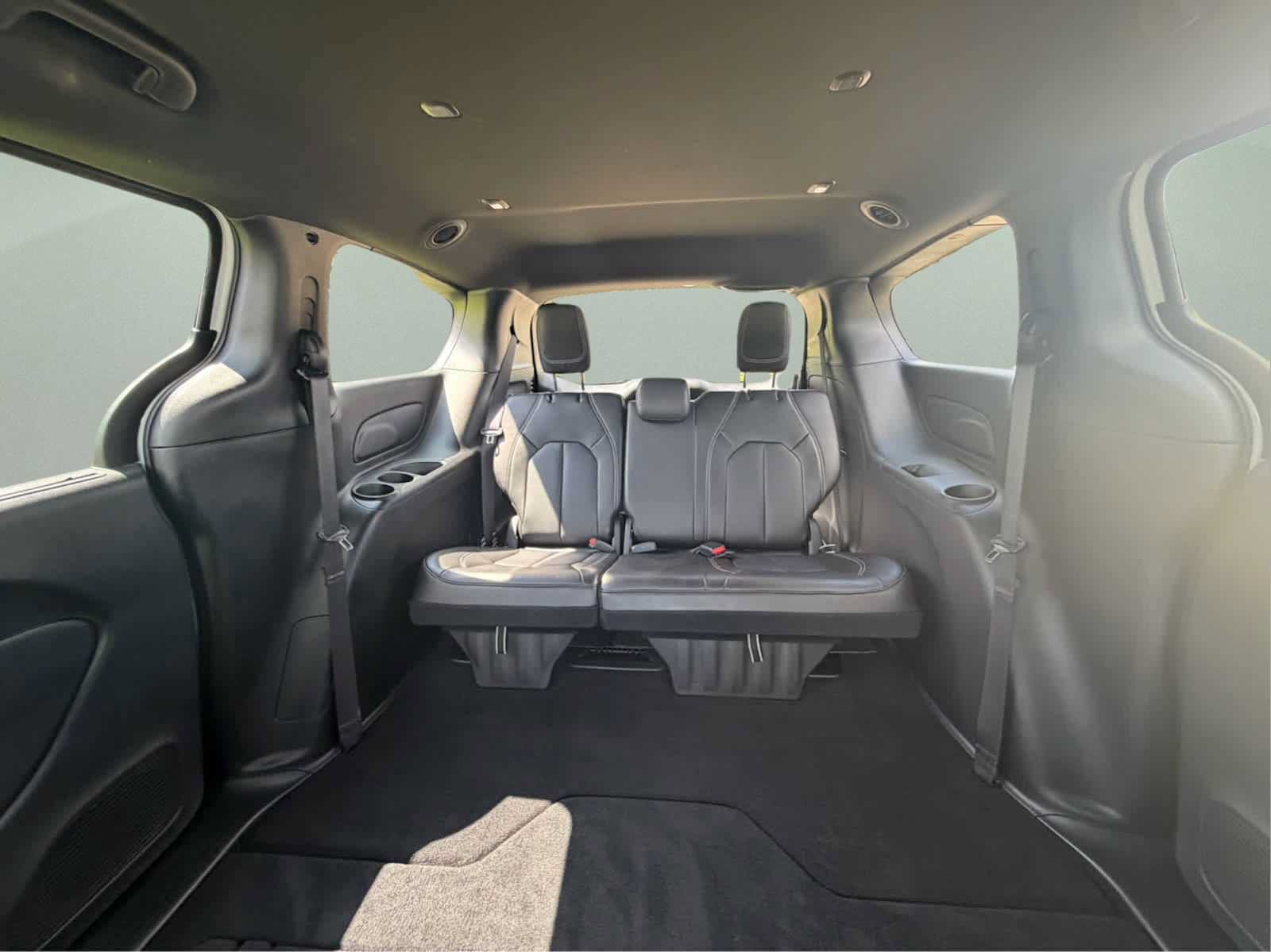 Used 2025 Chrysler Pacifica Select FWD image 30