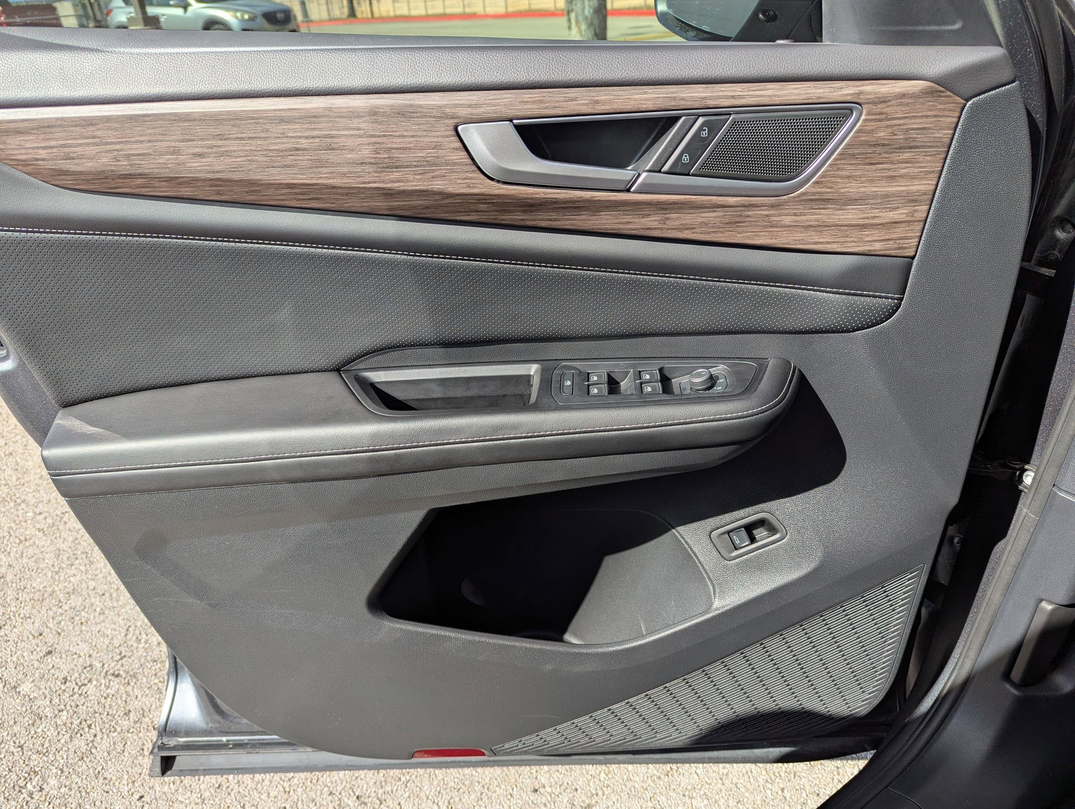 Used 2024 Volkswagen Atlas SEL image 10