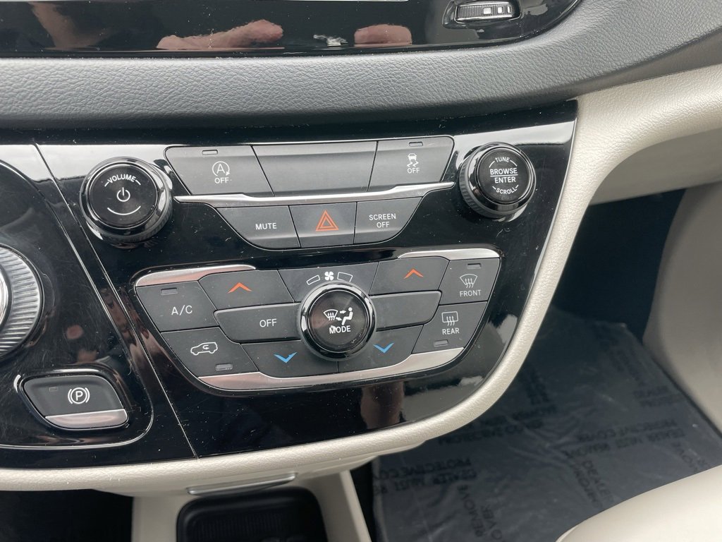 Used 2021 Chrysler Voyager Lxi image 12