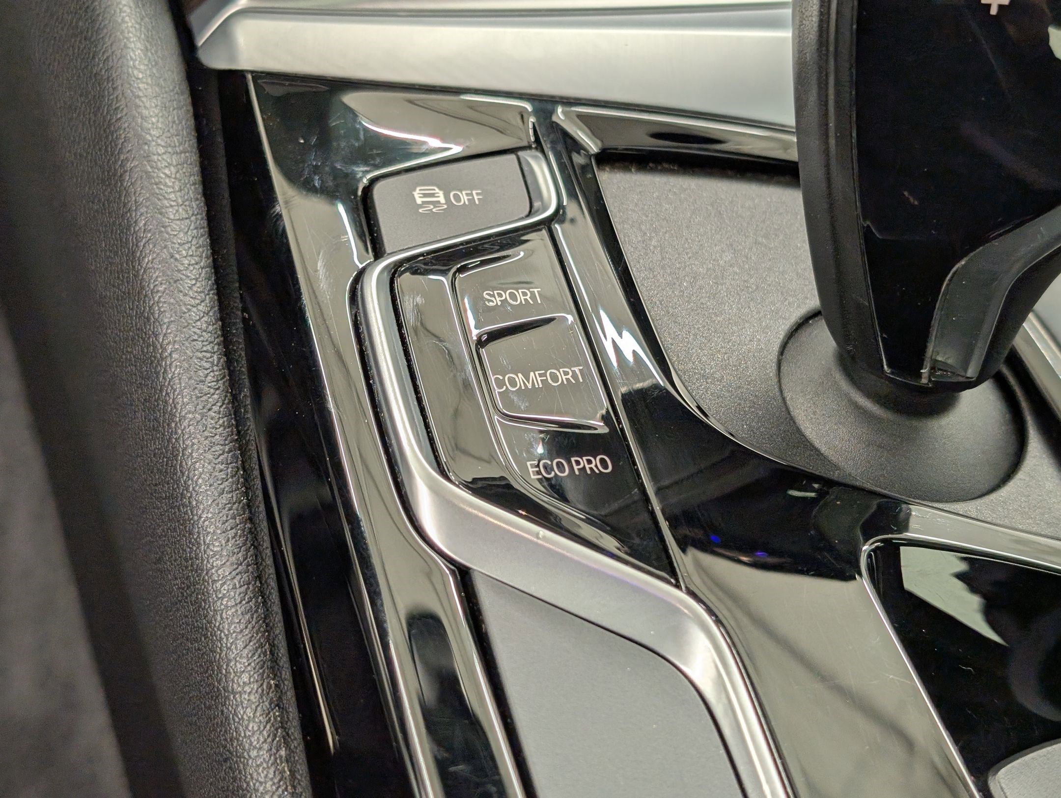 Used 2020 BMW 530i w/ Premium Package image 25