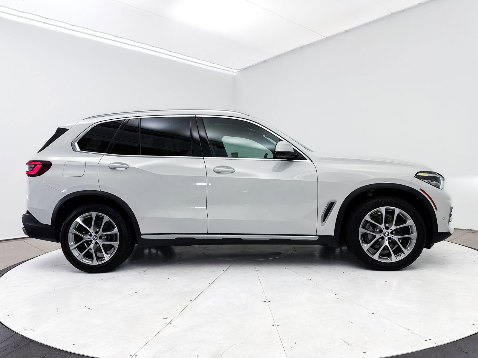Used 2022 BMW X5 xDrive40i w/ Premium Package AWD/4WD image 42