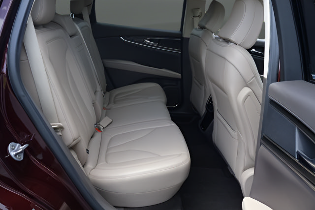 Used 2022 Lincoln Nautilus FWD w/ Premium Package image 20