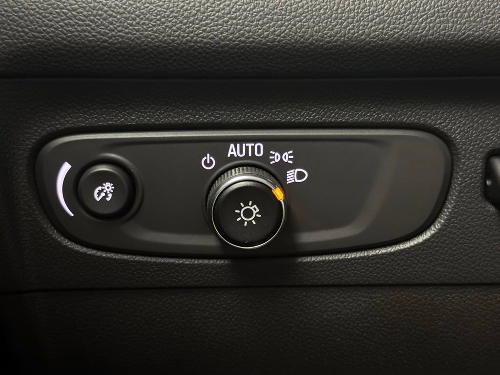 Used 2023 Buick Envision Avenir image 25