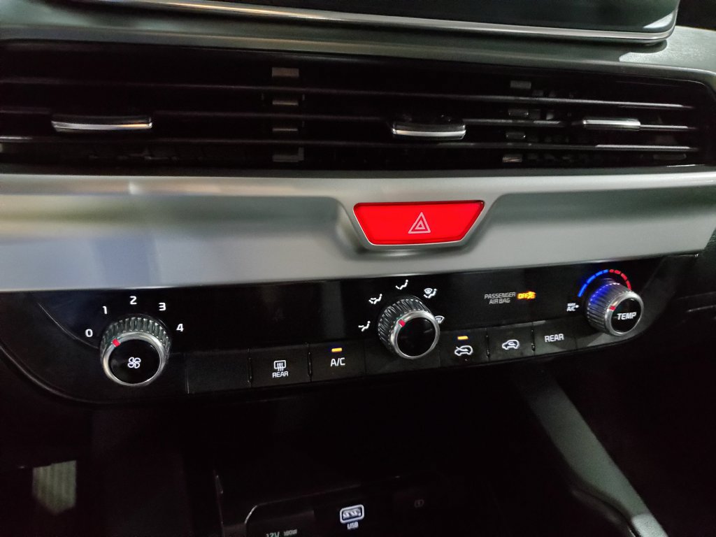 Used 2021 Kia Telluride LX FWD image 31