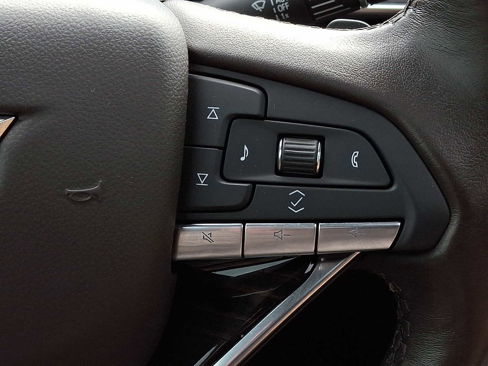 Certified 2023 Cadillac Escalade Premium Luxury image 29