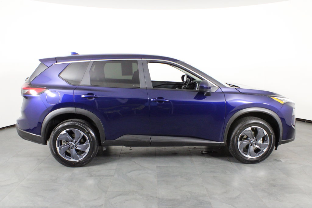 Certified 2025 Nissan Rogue SV FWD image 10
