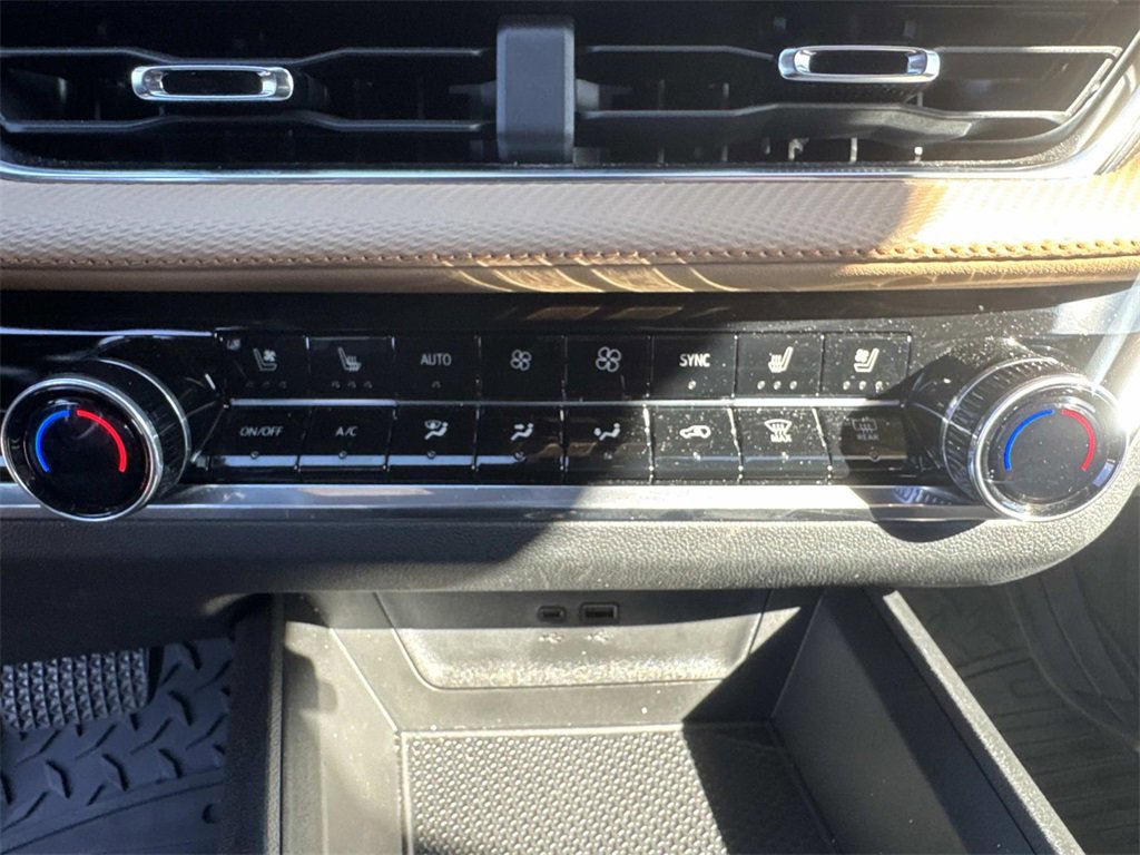 Used 2025 Chevrolet Equinox ACTIV w/ Safety and Technology Package image 46