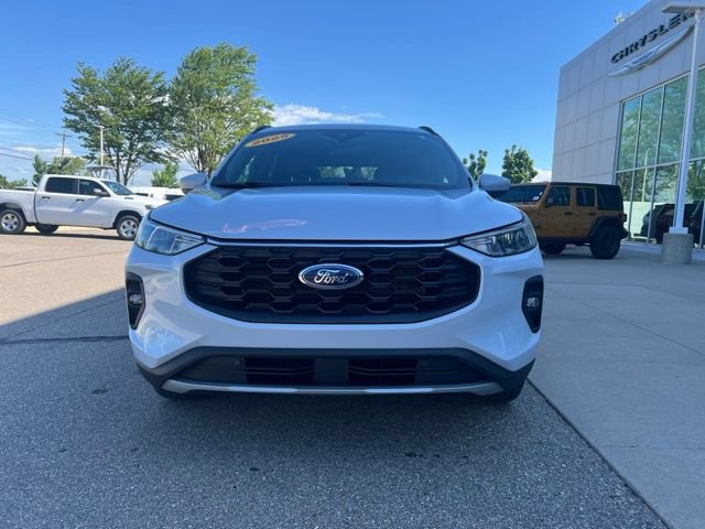 Used 2025 Ford Escape ST-Line Select w/ Tech Pack #1 AWD/4WD image 2