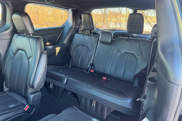Used 2025 Chrysler Pacifica Select AWD/4WD image 19