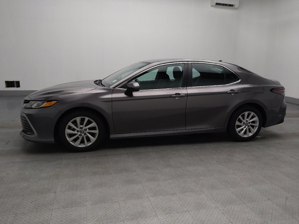 Used 2022 Toyota Camry LE image 2