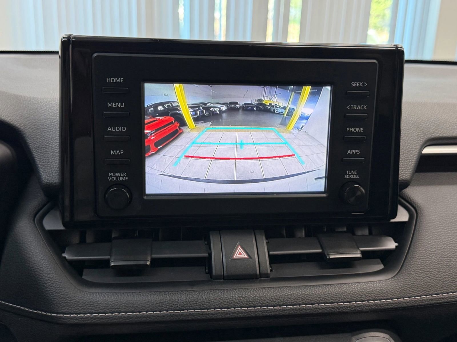 Used 2019 Toyota RAV4 LE w/ Carpet Mat Package AWD/4WD image 33