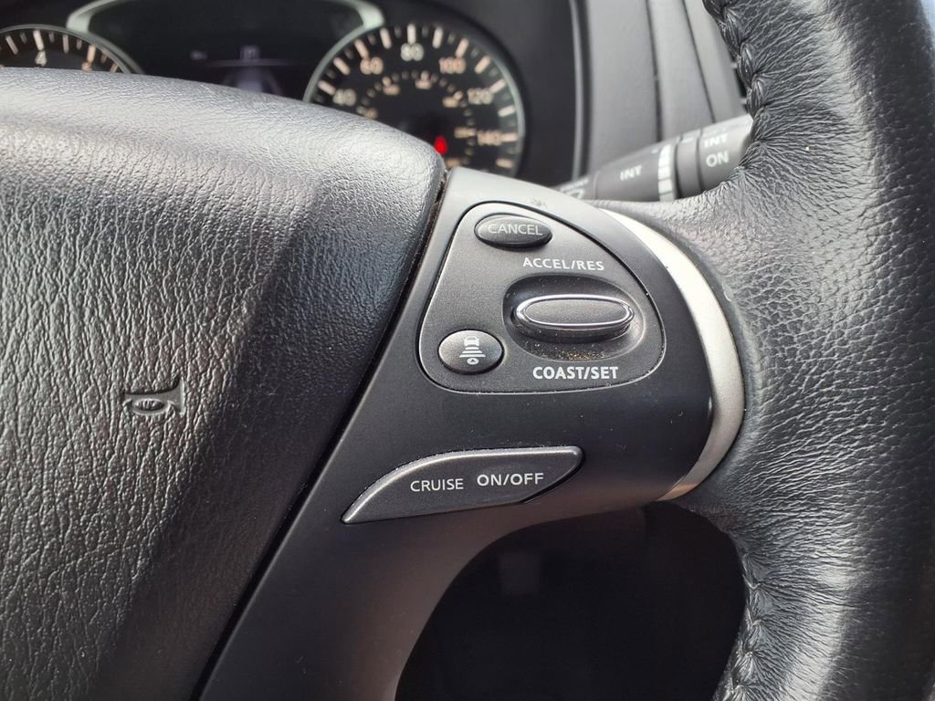 Used 2018 Nissan Pathfinder SL FWD image 20