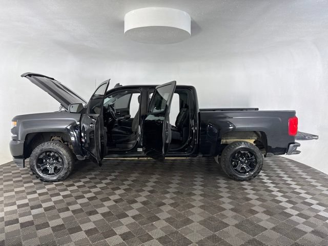 Used 2018 Chevrolet Silverado 1500 LTZ Z71 w/ Midnight Edition AWD/4WD image 11