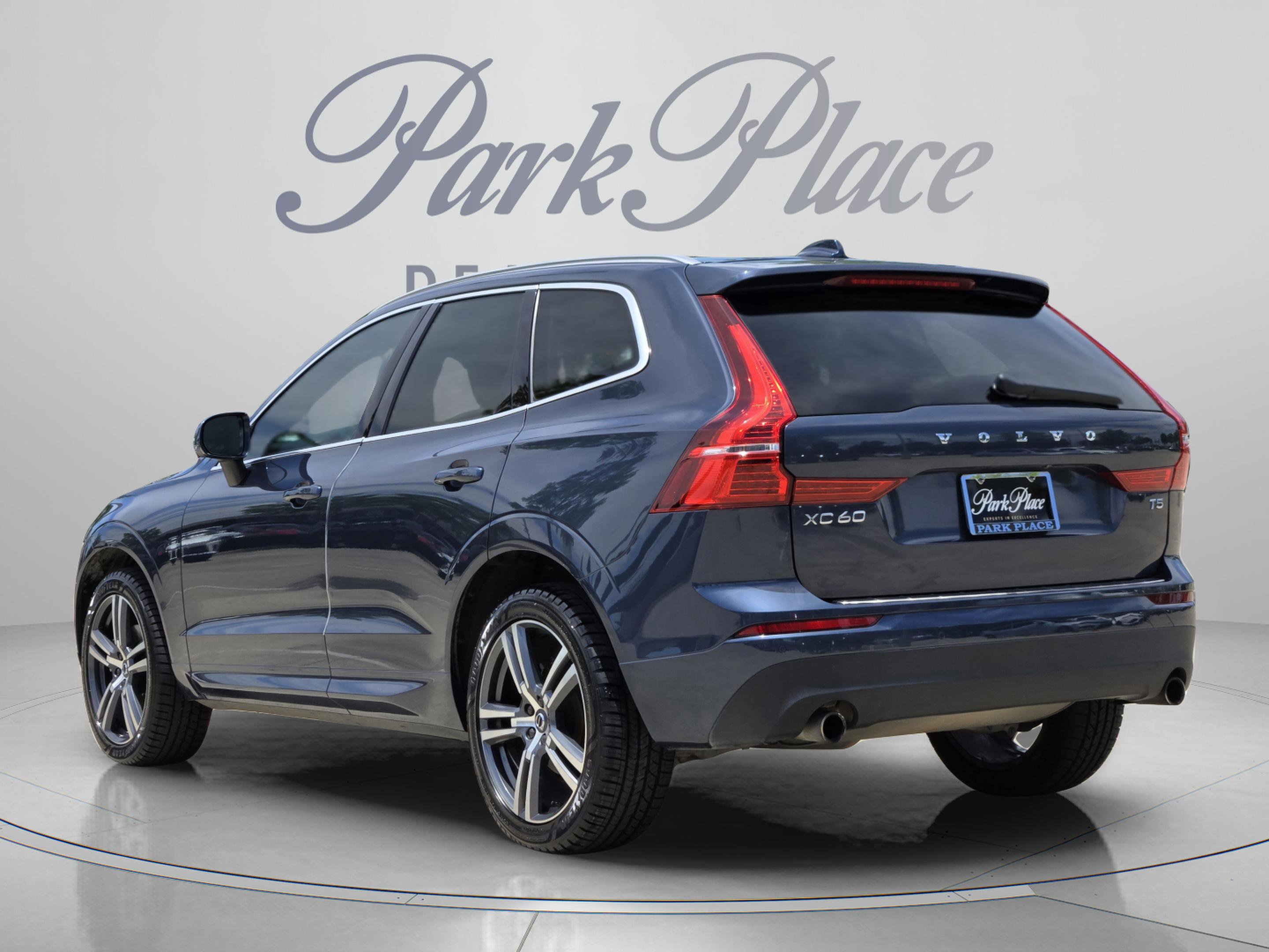 Used 2021 Volvo XC60 T5 Momentum w/ Protection Package Premier FWD image 3
