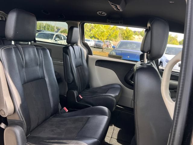 Used 2019 Dodge Grand Caravan SXT FWD image 28