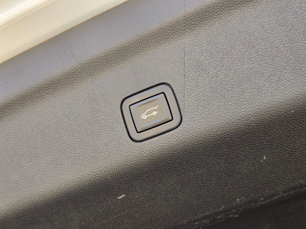 Used 2024 Chevrolet Suburban High Country w/ Premium Package image 35