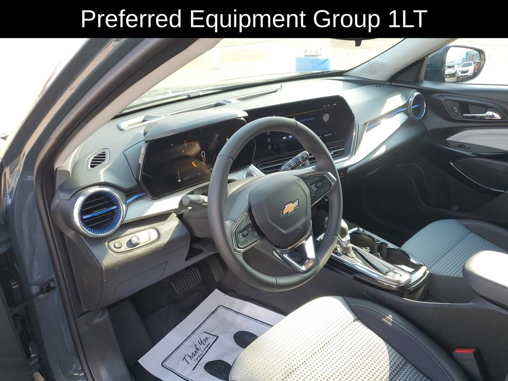 Used 2025 Chevrolet Trax LT w/ LT Convenience Package image 7