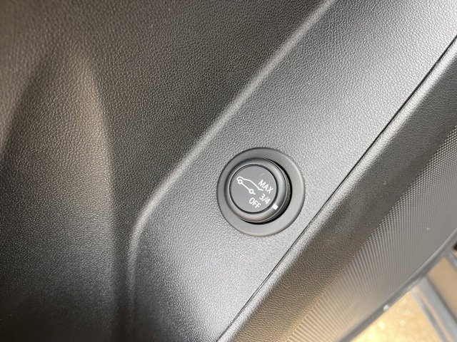 Used 2022 Chevrolet Equinox RS w/ LPO, Floor Liner Package image 15