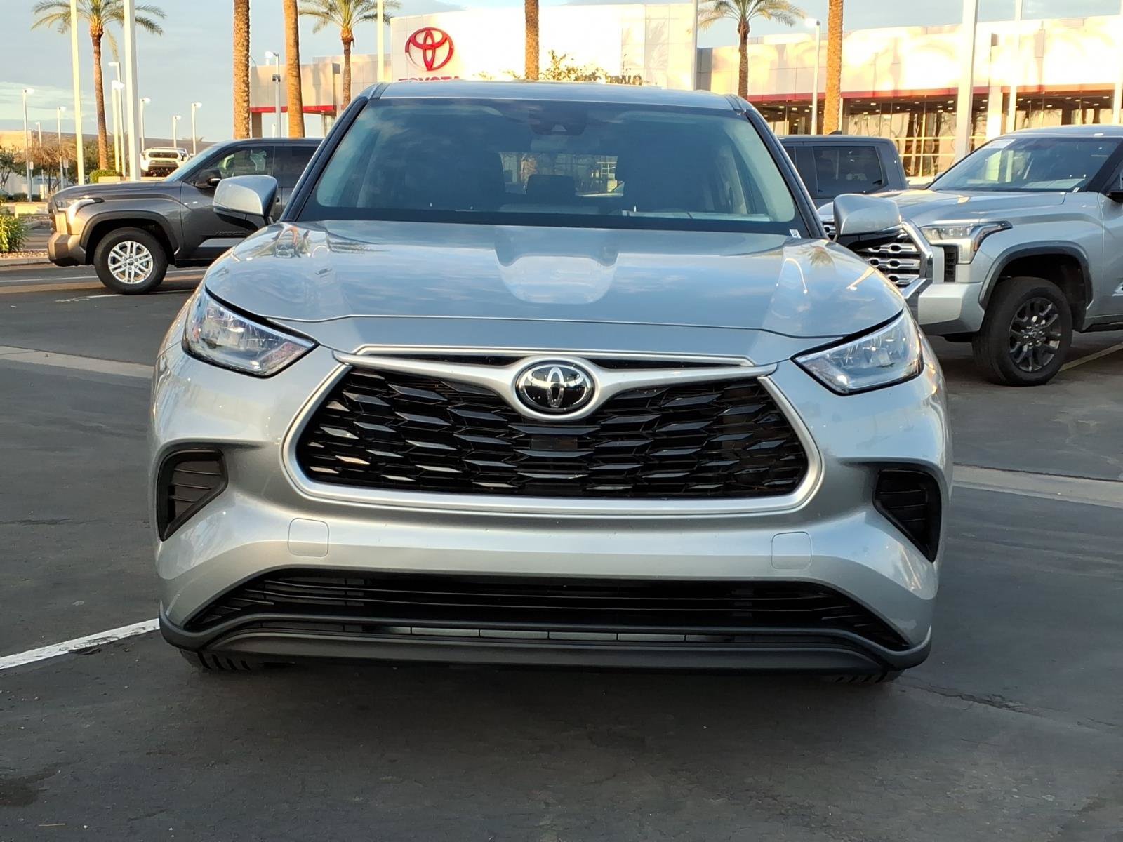 Certified 2020 Toyota Highlander L FWD image 2