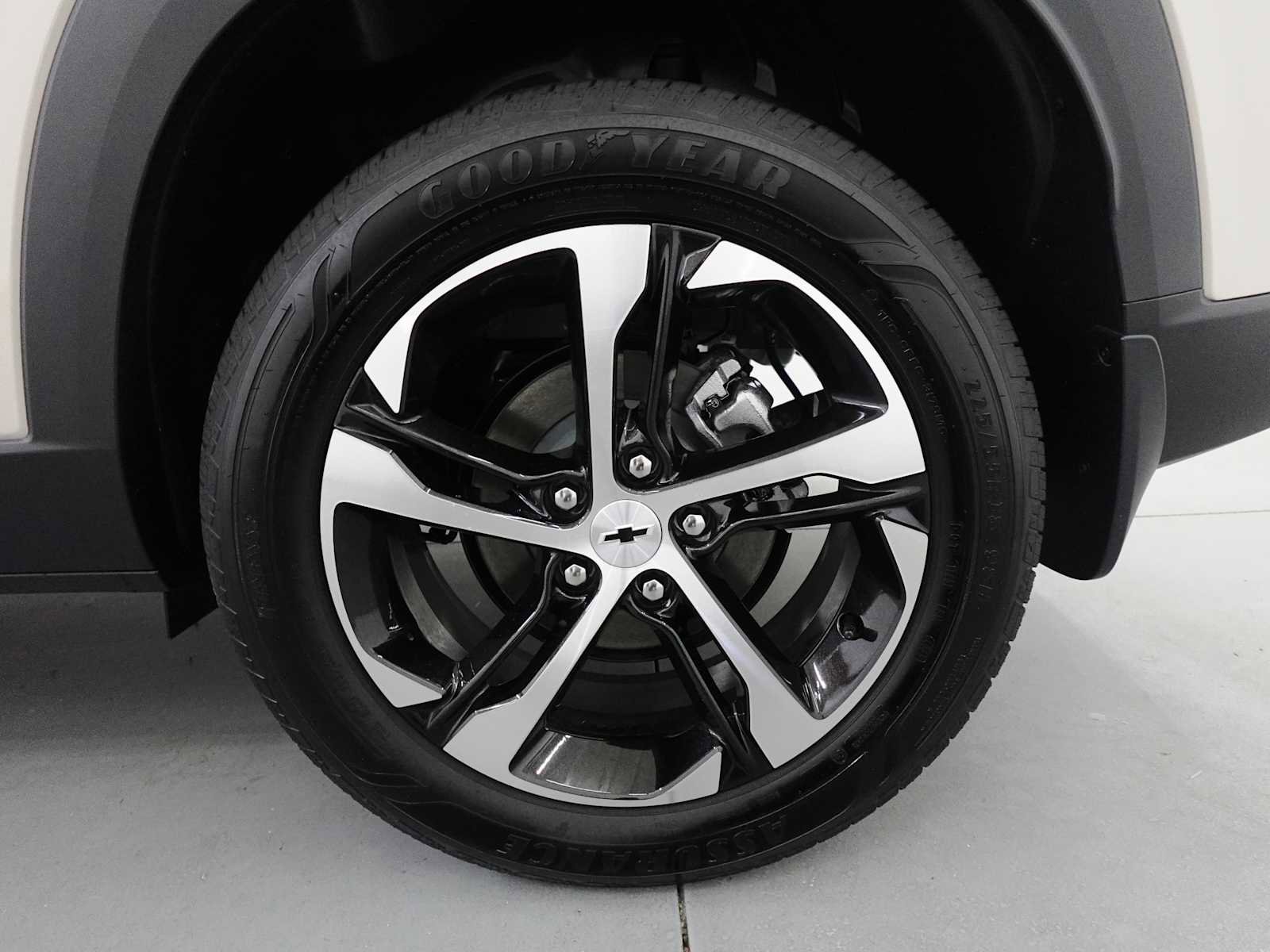 Used 2026 Chevrolet Trax RS FWD image 9