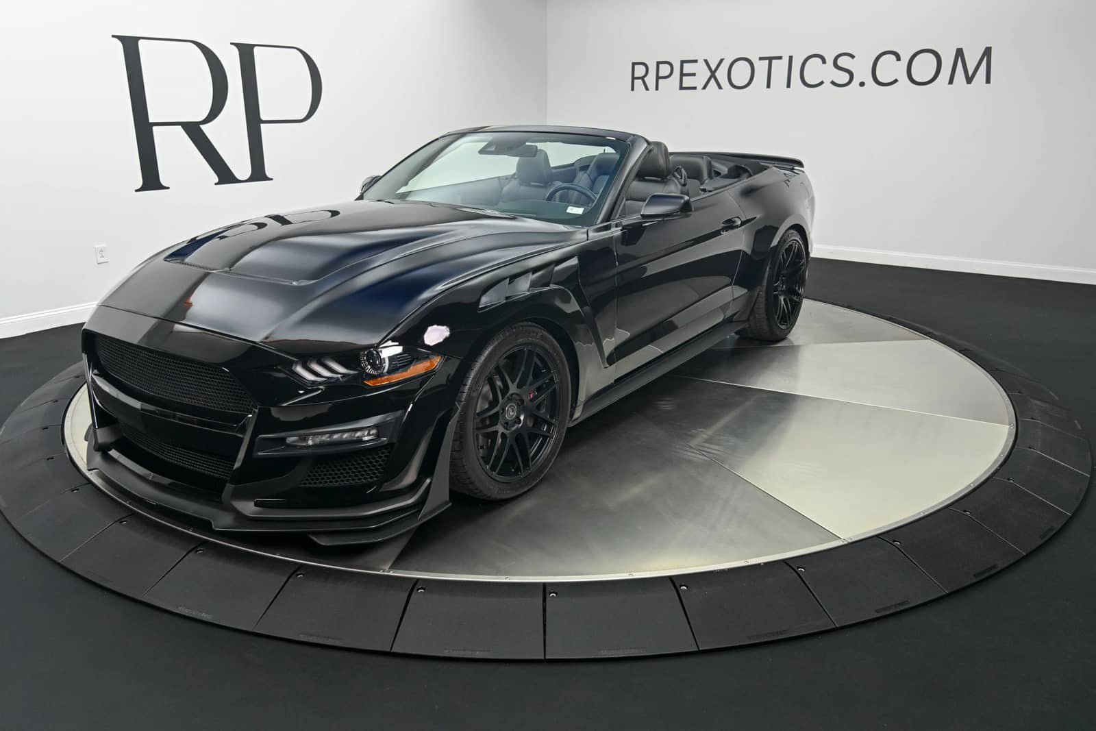 Used 2019 Ford Mustang GT Premium w/ GT Performance Package RWD image 3