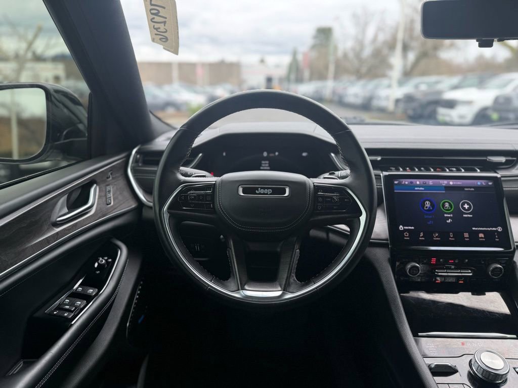 Used 2022 Jeep Grand Cherokee Overland w/ Luxury Tech Group IV image 24