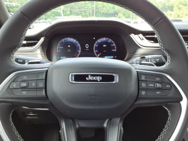 New 2026 Jeep Grand Cherokee Laredo w/ MOPAR Finishing Package AWD/4WD image 9