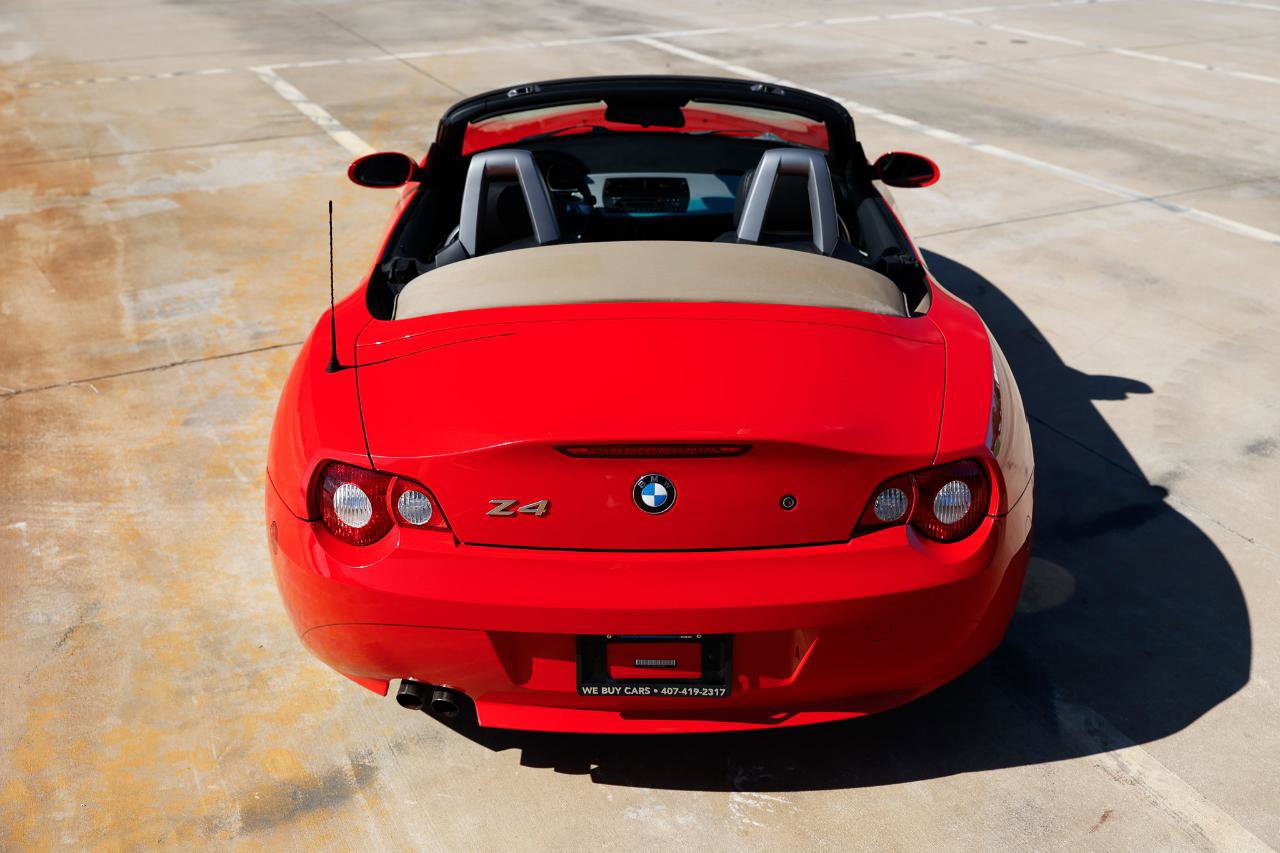 Used 2005 BMW Z4 2.5i image 9