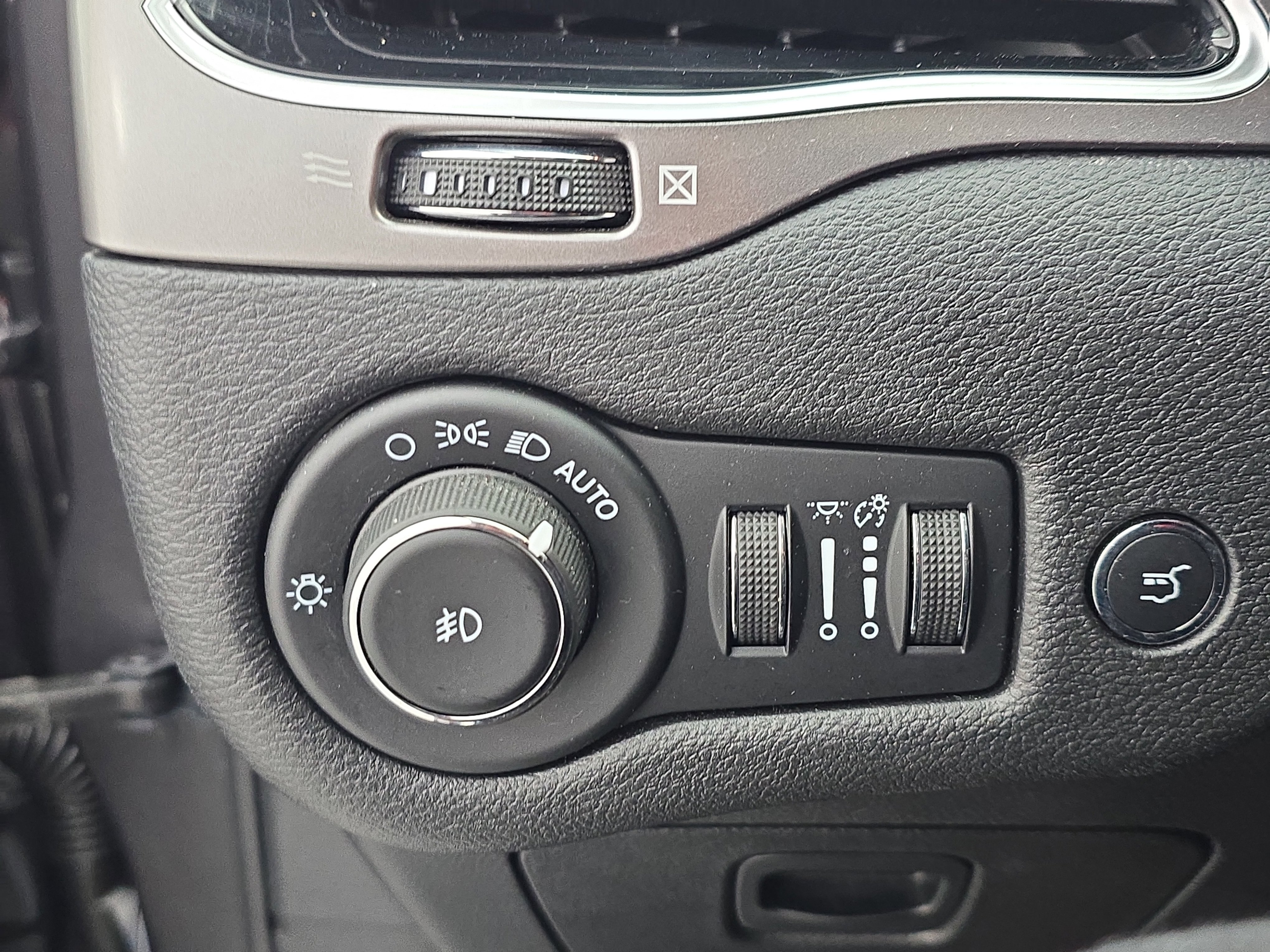 Used 2021 Jeep Cherokee Limited w/ Elite Package image 25