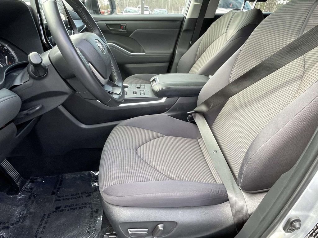 Used 2024 Toyota Highlander LE image 15