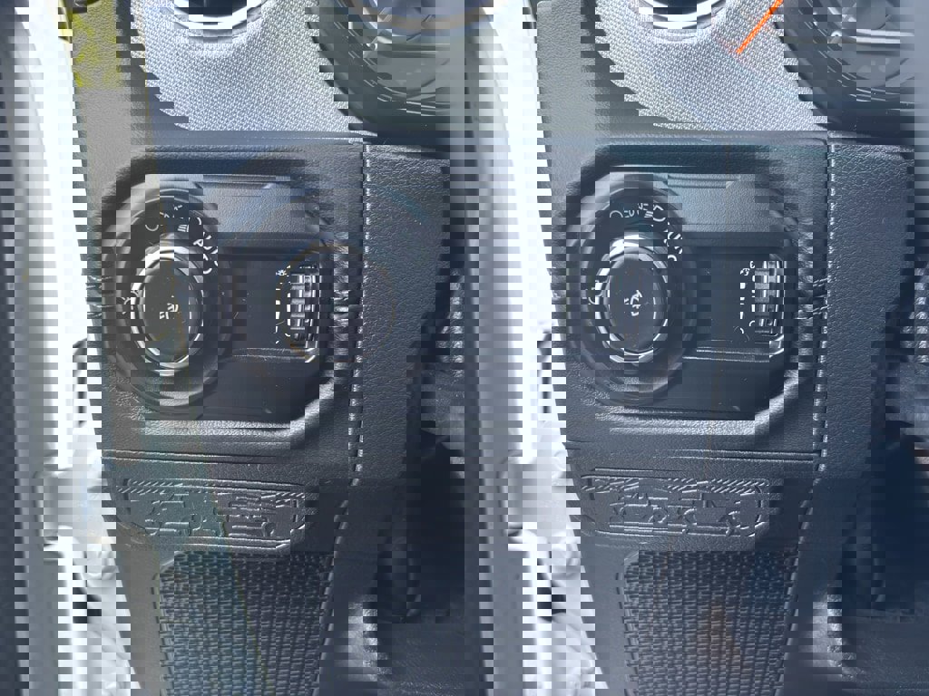 Used 2024 Jeep Wrangler Sahara image 19