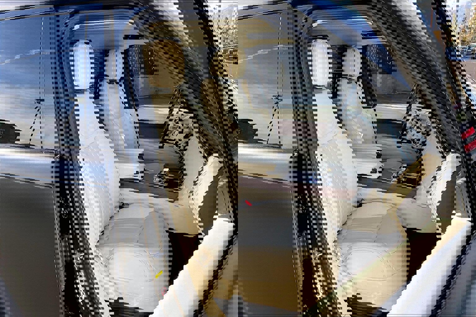 Certified 2023 Land Rover Range Rover Long Wheelbase Autobiography image 7