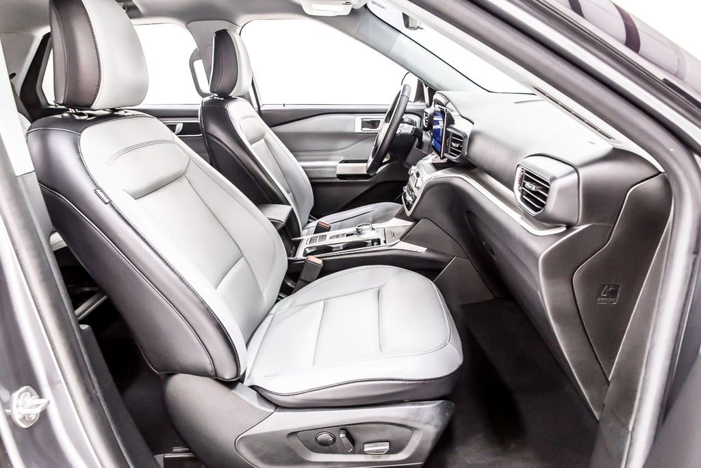 Used 2021 Ford Explorer XLT w/ Equipment Group 202A image 30