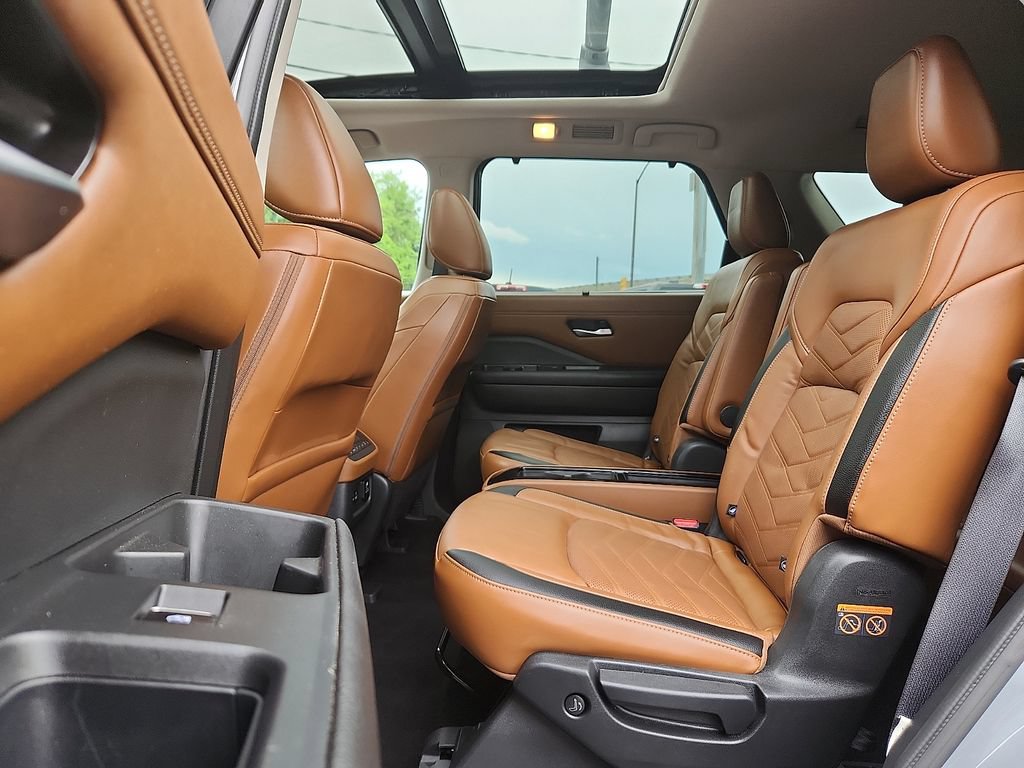 Used 2023 Nissan Pathfinder Platinum AWD/4WD image 10