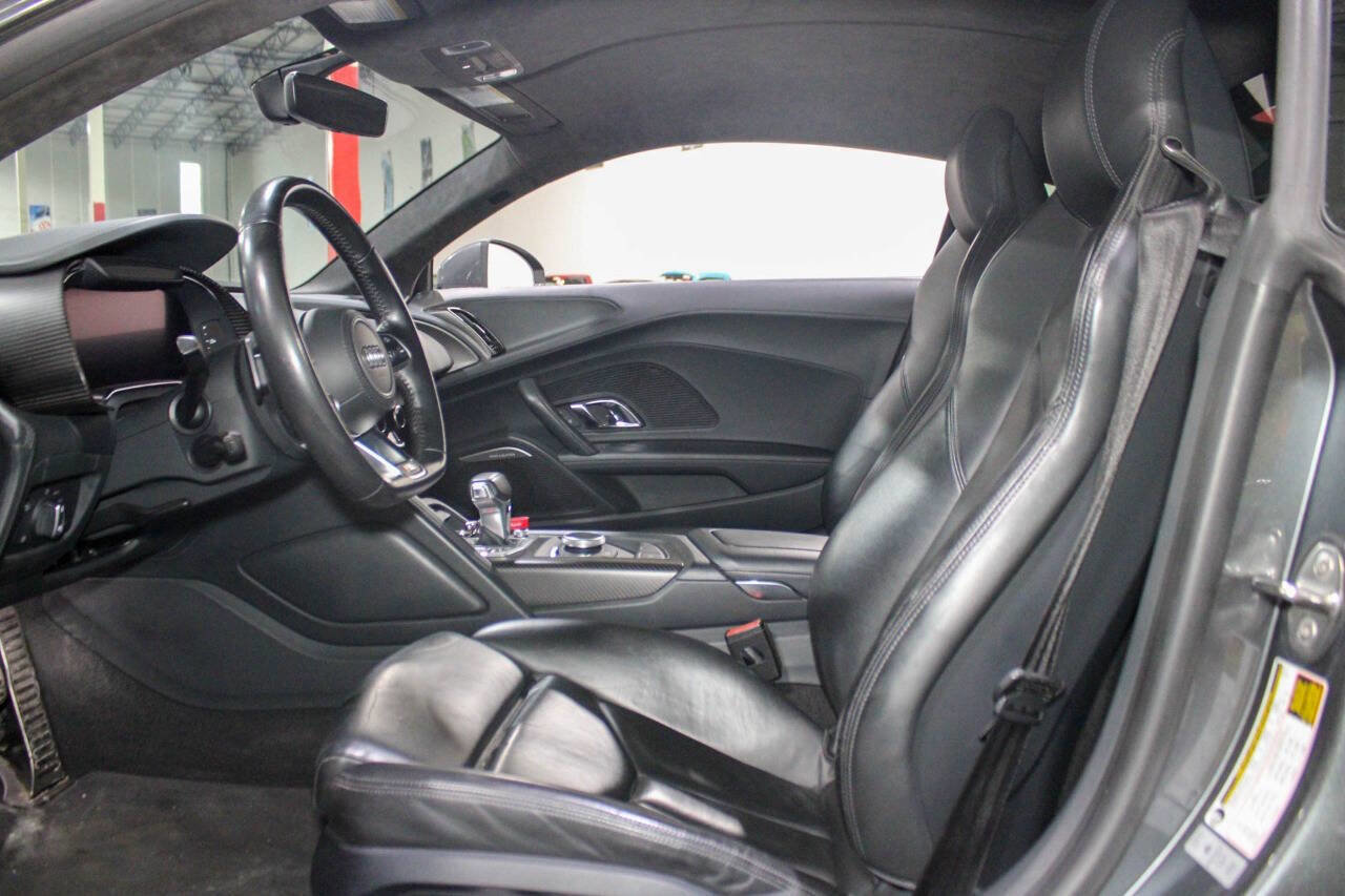 Used 2017 Audi R8 V10 w/ Carbon Exterior Package image 40