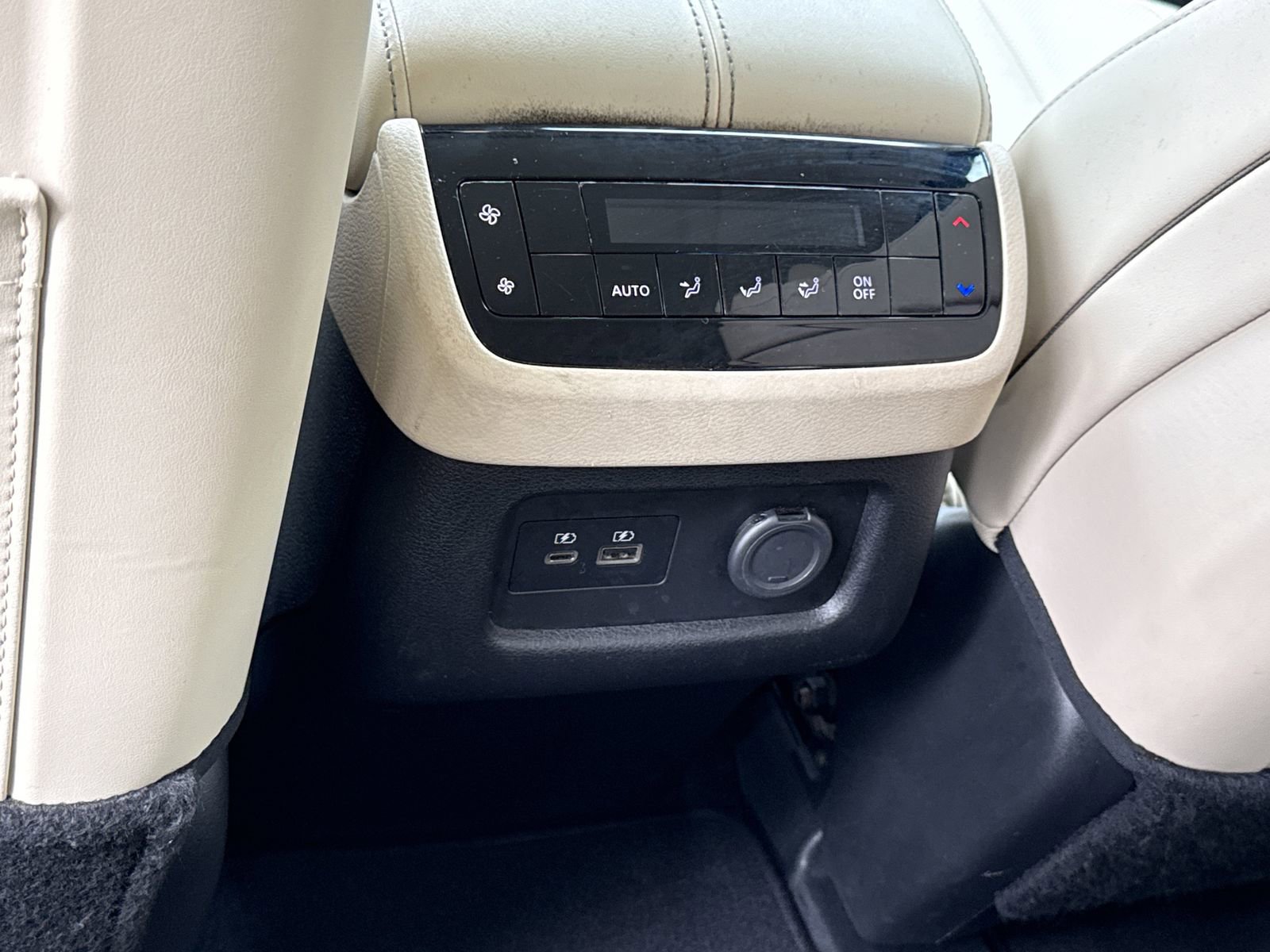 Used 2023 INFINITI QX60 Luxe w/ Cargo Package FWD image 13