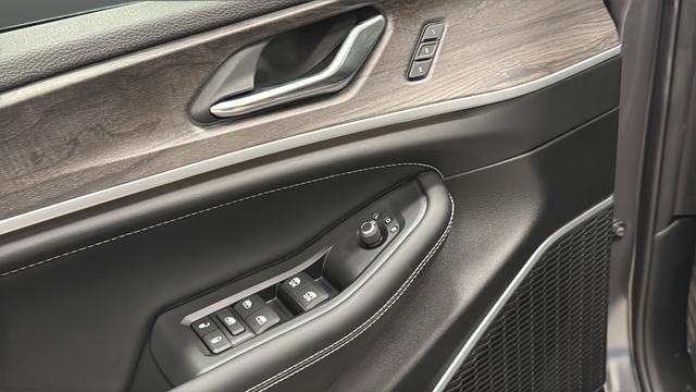 New 2026 Jeep Grand Cherokee Limited image 22