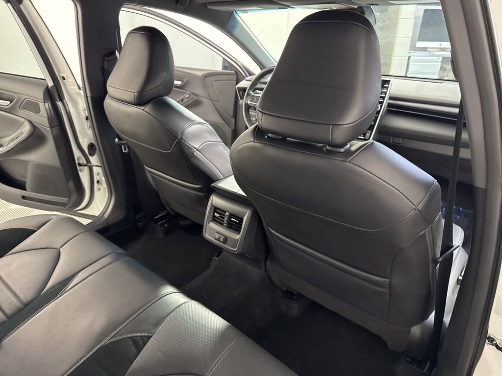 Used 2022 Toyota Avalon XSE FWD image 22